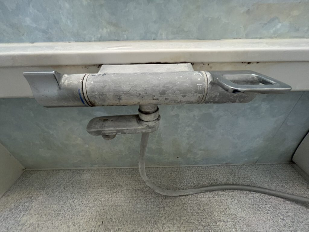 浴室水栓水垢洗浄Before