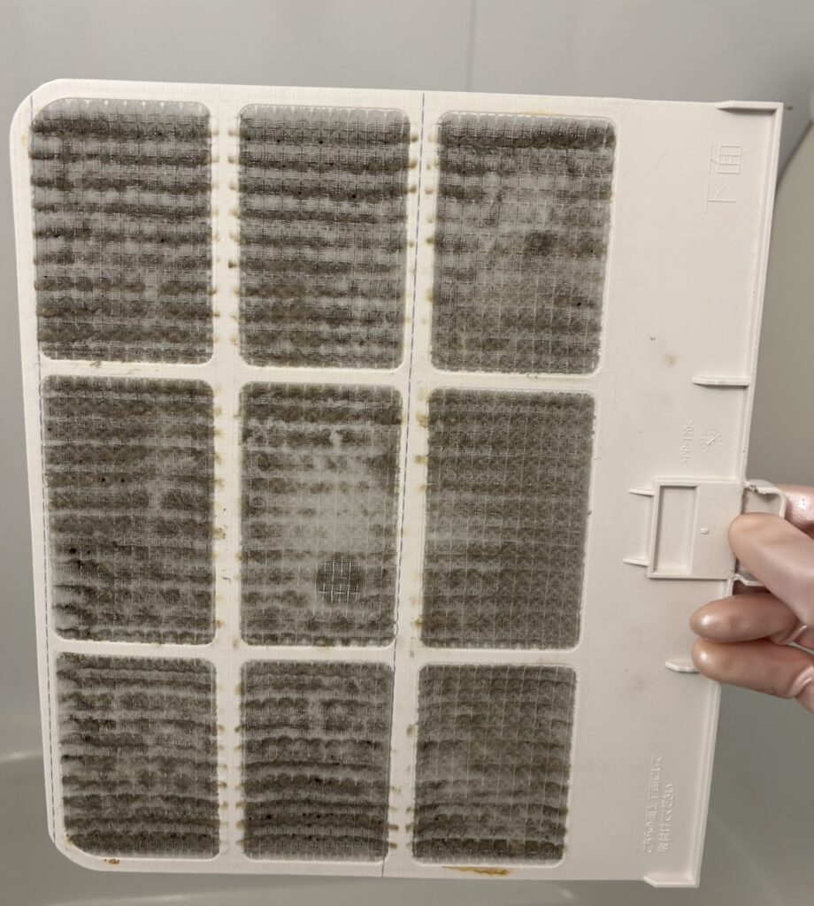 浴室換気扇内部洗浄Before